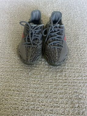 Yeezy adidas belugas 350 4M 6.5W Gray Knit Sneakers with Red Accent